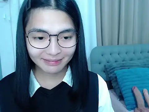 zhaviahale21 online show from 10/28/25, 02:53