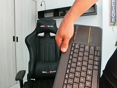 Snapshot of Don_cruz chatting on 10/25/25, 04:24 Don cruz online show from 10/25/25, 04:24