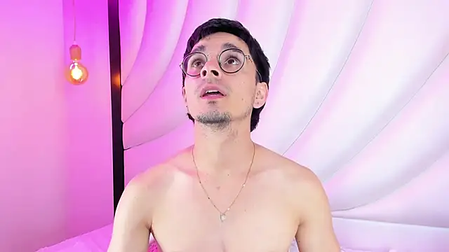 Snapshot of Hugo_Coopers chatting on 02/19/25, 07:17 Hugo Coopers online show from 02/19/25, 07:17