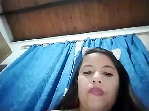 Snapshot of lisseth chatting on 02/15/25, 02:58 lisseth online show from 02/15/25, 02:58