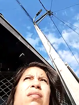 Snapshot of lisseth chatting on 12/15/25, 09:30 lisseth online show from 12/15/25, 09:30