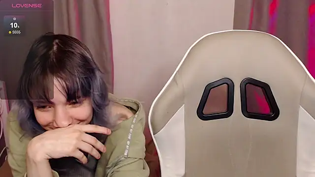 Snapshot of Robin_yourss chatting on 04/06/26, 09:43 Robin yourss online show from 04/06/26, 09:43