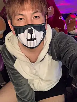 Snapshot of KEI_96 chatting on 01/23/25, 01:02 KEI 96 online show from 01/23/25, 01:02