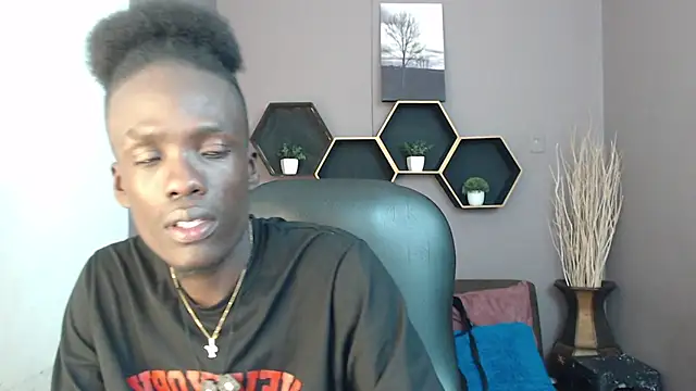 Snapshot of chombo_ath chatting on 02/15/25, 07:28 chombo ath online show from 02/15/25, 07:28