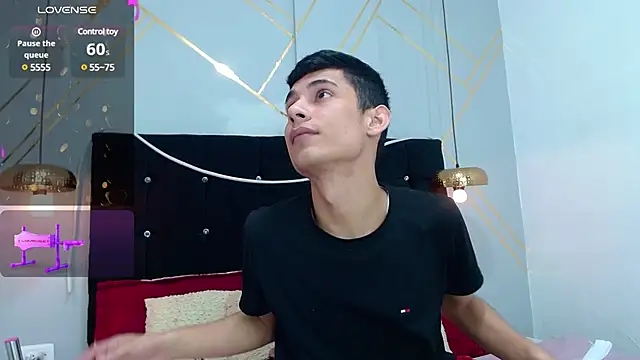 Snapshot of Oliver_king_sex chatting on 01/03/25, 04:37 Oliver king sex online show from 01/03/25, 04:37