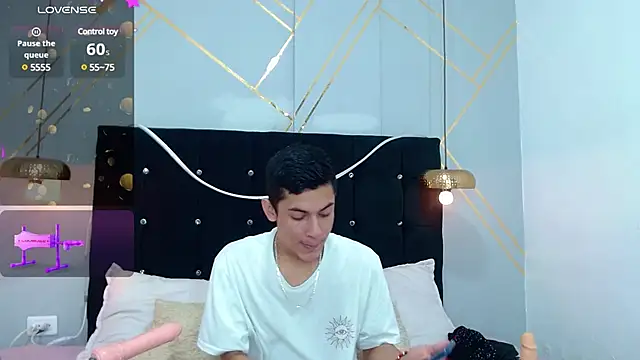 Snapshot of Oliver_king_sex chatting on 01/07/25, 04:05 Oliver king sex online show from 01/07/25, 04:05