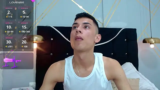 Snapshot of Oliver_king_sex chatting on 01/09/25, 10:20 Oliver king sex online show from 01/09/25, 10:20