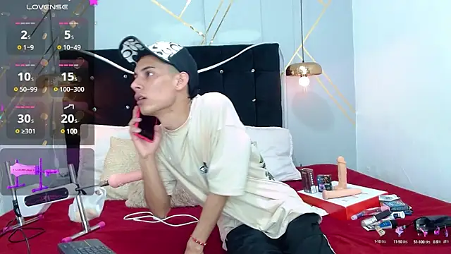 Snapshot of Oliver_king_sex chatting on 01/11/25, 03:42 Oliver king sex online show from 01/11/25, 03:42