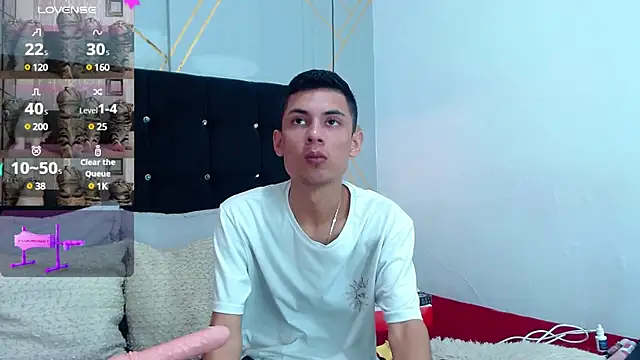 Snapshot of Oliver_king_sex chatting on 01/17/25, 04:04 Oliver king sex online show from 01/17/25, 04:04