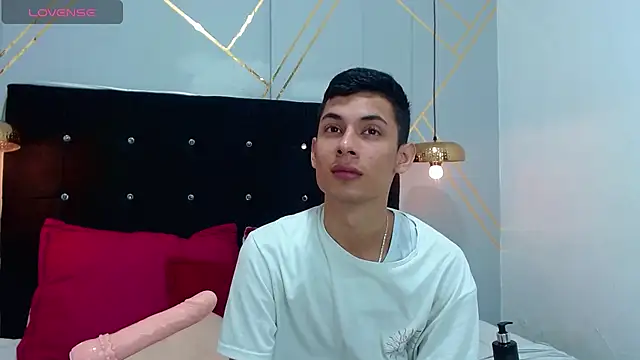 Snapshot of Oliver_king_sex chatting on 01/25/25, 03:09 Oliver king sex online show from 01/25/25, 03:09