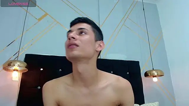 Snapshot of Oliver_king_sex chatting on 01/25/25, 06:13 Oliver king sex online show from 01/25/25, 06:13