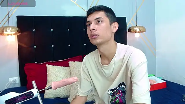 Snapshot of Oliver_king_sex chatting on 01/29/25, 05:02 Oliver king sex online show from 01/29/25, 05:02