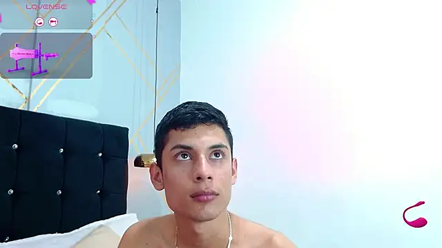 Snapshot of Oliver_king_sex chatting on 02/04/25, 01:02 Oliver king sex online show from 02/04/25, 01:02