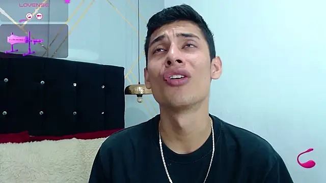 Snapshot of Oliver_king_sex chatting on 02/06/25, 03:41 Oliver king sex online show from 02/06/25, 03:41