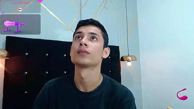 Snapshot of Oliver_king_sex chatting on 02/06/25, 06:46 Oliver king sex online show from 02/06/25, 06:46