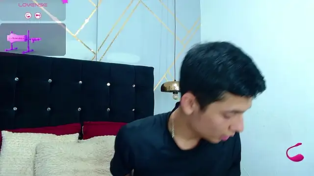 Snapshot of Oliver_king_sex chatting on 02/07/25, 06:56 Oliver king sex online show from 02/07/25, 06:56