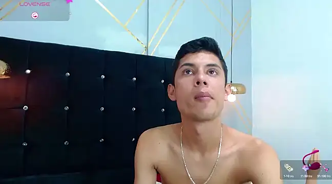 Snapshot of Oliver_king_sex chatting on 02/08/25, 01:00 Oliver king sex online show from 02/08/25, 01:00