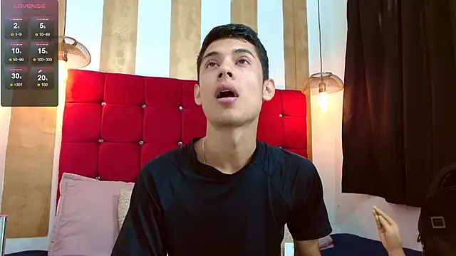 Snapshot of Oliver_king_sex chatting on 02/08/25, 03:00 Oliver king sex online show from 02/08/25, 03:00