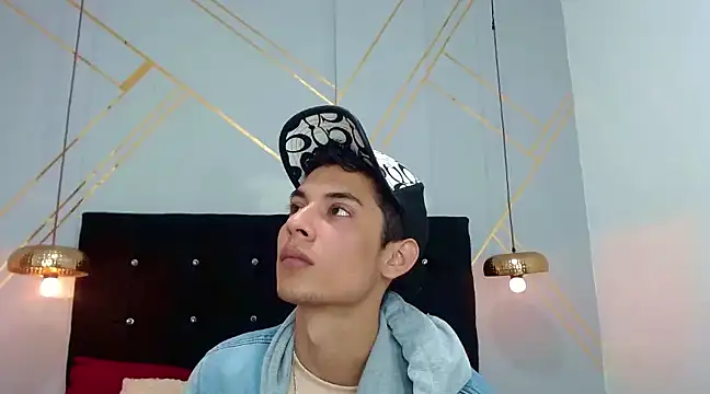 Snapshot of Oliver_king_sex chatting on 02/10/25, 04:47 Oliver king sex online show from 02/10/25, 04:47