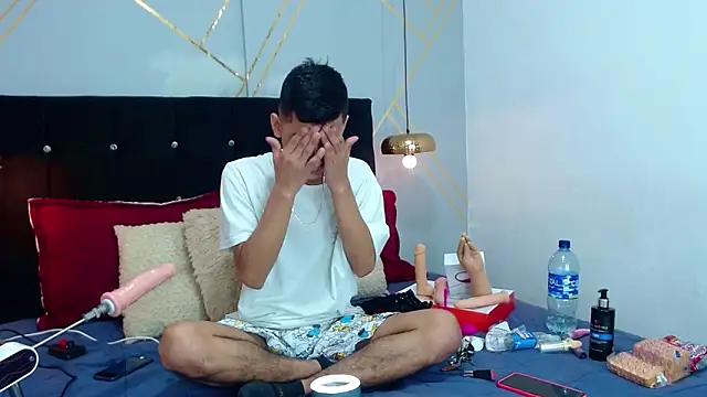 Snapshot of Oliver_king_sex chatting on 02/13/25, 03:35 Oliver king sex online show from 02/13/25, 03:35