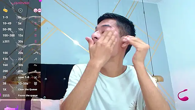 Snapshot of Oliver_king_sex chatting on 02/25/25, 05:36 Oliver king sex online show from 02/25/25, 05:36