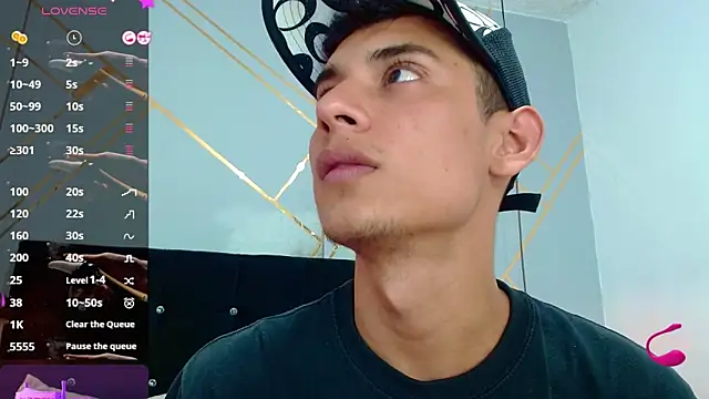 Snapshot of Oliver_king_sex chatting on 02/26/25, 05:39 Oliver king sex online show from 02/26/25, 05:39