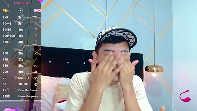 Snapshot of Oliver_king_sex chatting on 02/27/25, 05:26 Oliver king sex online show from 02/27/25, 05:26