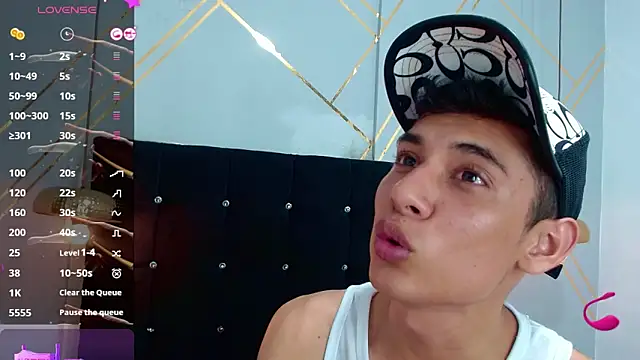 Snapshot of Oliver_king_sex chatting on 02/28/25, 11:23 Oliver king sex online show from 02/28/25, 11:23