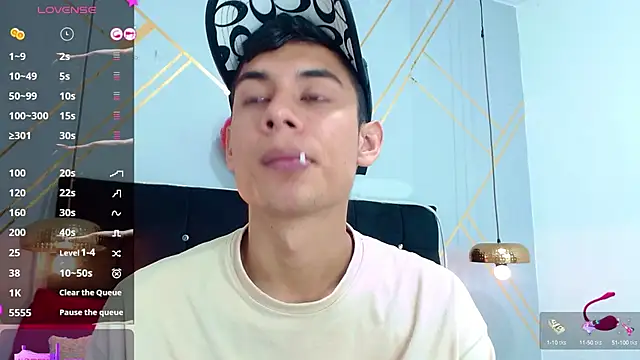 Snapshot of Oliver_king_sex chatting on 03/04/25, 05:24 Oliver king sex online show from 03/04/25, 05:24