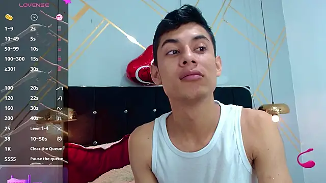 Snapshot of Oliver_king_sex chatting on 03/05/25, 05:29 Oliver king sex online show from 03/05/25, 05:29