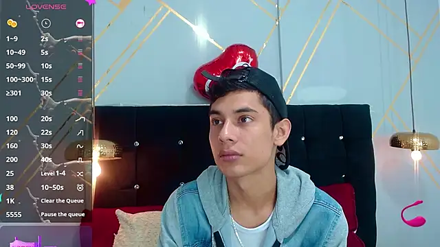 Snapshot of Oliver_king_sex chatting on 03/10/25, 05:39 Oliver king sex online show from 03/10/25, 05:39