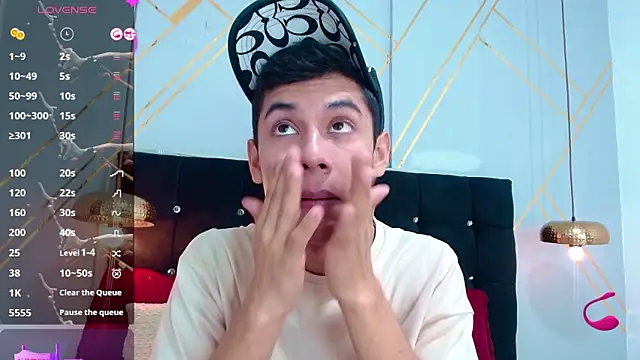 Snapshot of Oliver_king_sex chatting on 03/11/25, 05:46 Oliver king sex online show from 03/11/25, 05:46