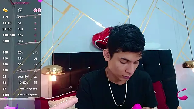 Snapshot of Oliver_king_sex chatting on 03/13/25, 05:50 Oliver king sex online show from 03/13/25, 05:50