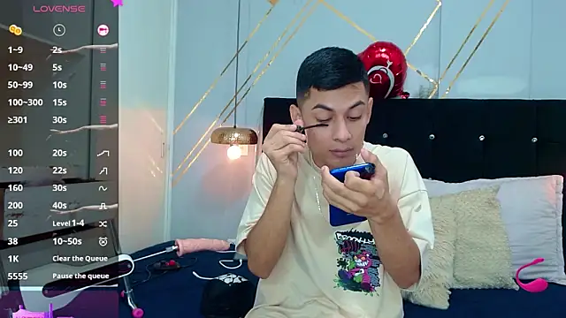 Snapshot of Oliver_king_sex chatting on 03/17/25, 05:38 Oliver king sex online show from 03/17/25, 05:38