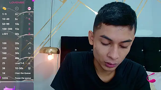 Snapshot of Oliver_king_sex chatting on 03/18/25, 05:42 Oliver king sex online show from 03/18/25, 05:42