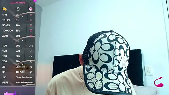 Snapshot of Oliver_king_sex chatting on 03/21/25, 05:56 Oliver king sex online show from 03/21/25, 05:56