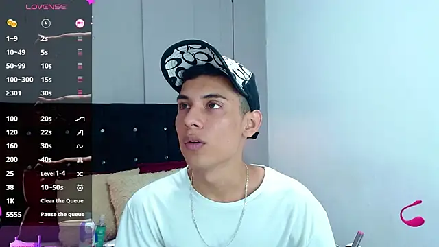 Snapshot of Oliver_king_sex chatting on 03/22/25, 05:20 Oliver king sex online show from 03/22/25, 05:20