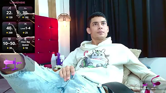 Snapshot of Oliver_king_sex chatting on 10/16/25, 03:35 Oliver king sex online show from 10/16/25, 03:35