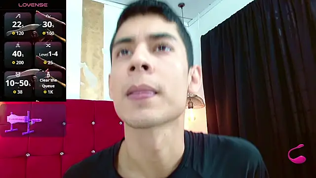 Snapshot of Oliver_king_sex chatting on 10/20/25, 03:23 Oliver king sex online show from 10/20/25, 03:23