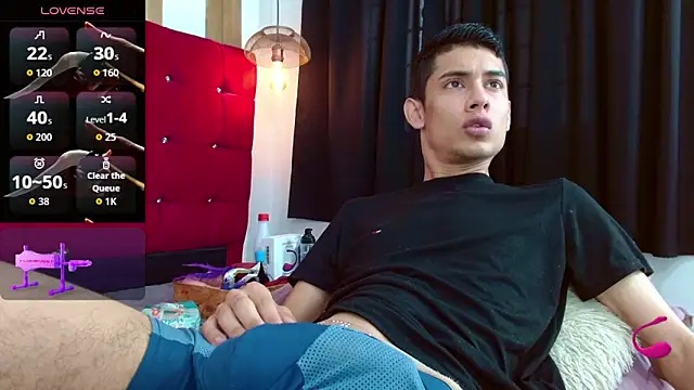 Snapshot of Oliver_king_sex chatting on 10/22/25, 03:23 Oliver king sex online show from 10/22/25, 03:23