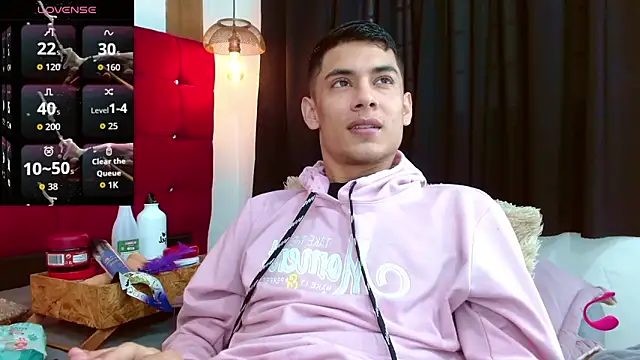 Snapshot of Oliver_king_sex chatting on 10/29/25, 03:25 Oliver king sex online show from 10/29/25, 03:25