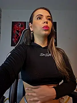 Snapshot of Antonella2_m chatting on 04/17/26, 01:03 Antonella2 m online show from 04/17/26, 01:03