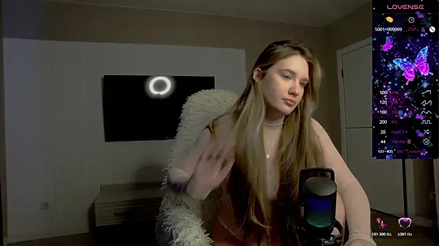 Holly Molii online show from 11/22/25, 07:18