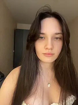 Snapshot of Holly_Molii chatting on 06/25/26, 12:42 Holly Molii online show from 06/25/26, 12:42