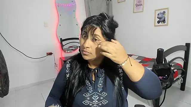 Snapshot of nikol_sexy39 chatting on 10/28/25, 03:32 nikol sexy39 online show from 10/28/25, 03:32