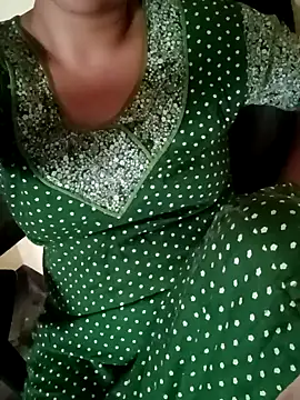 Snapshot of yourtamilcouple chatting on 02/06/25, 02:00 yourtamilcouple online show from 02/06/25, 02:00