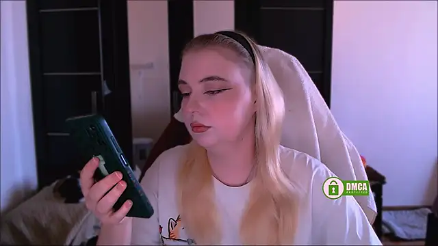 Snapshot of EvaAndLilith chatting on 10/11/25, 09:08 EvaAndLilith online show from 10/11/25, 09:08