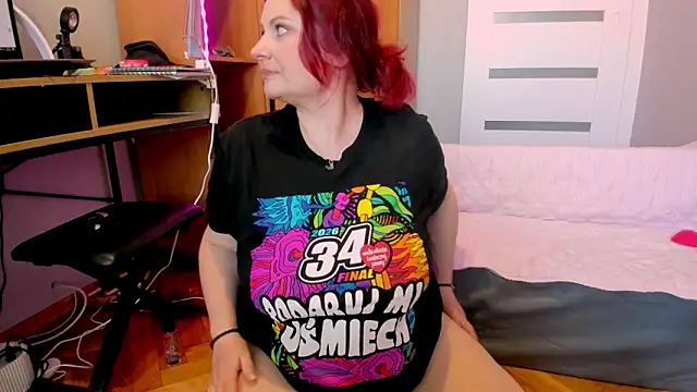 Snapshot of Lusttymommy chatting on 04/21/26, 04:01 Lusttymommy online show from 04/21/26, 04:01