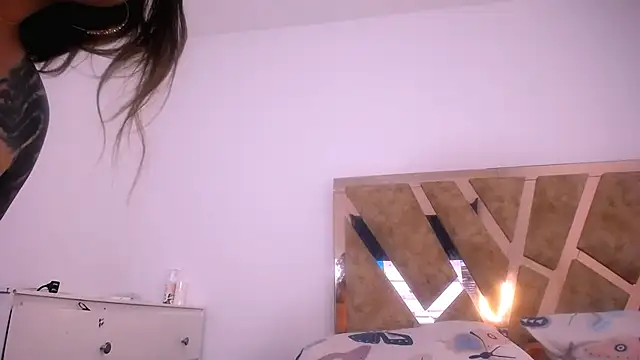 Snapshot of hannamour chatting on 12/16/25, 11:54 hannamour online show from 12/16/25, 11:54