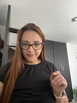 Snapshot of Shianrose chatting on 03/05/25, 04:02 Shianrose online show from 03/05/25, 04:02